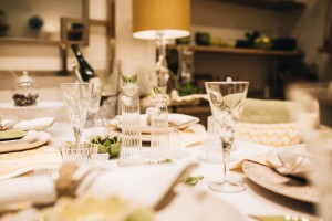 Tischdekoration für eine sommerliche Dinner Party / Feinerlei Concept Store Salzburg