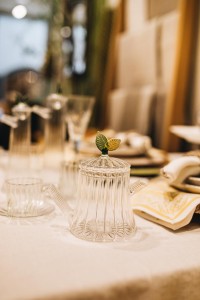 Tischdekoration für eine sommerliche Dinner Party / Feinerlei Concept Store Salzburg